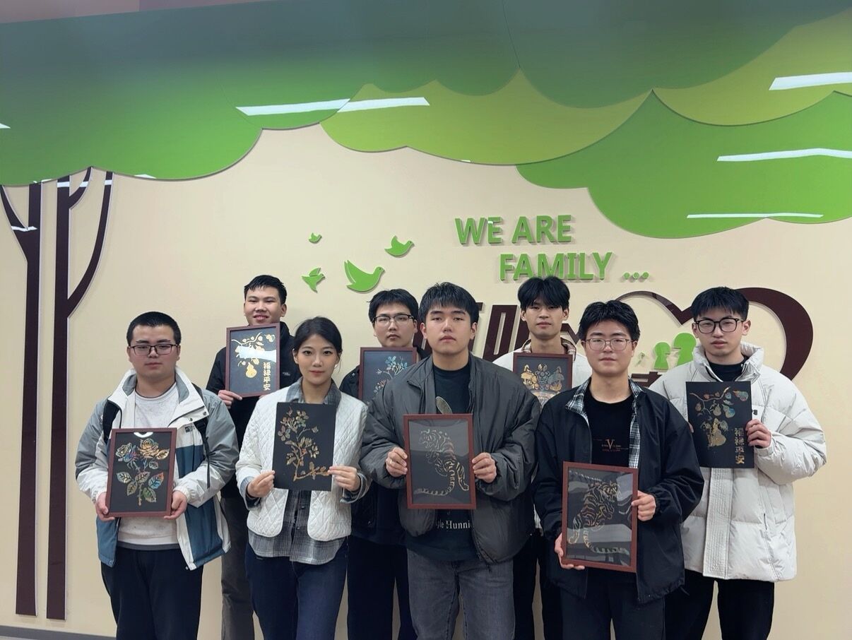 ​3377体育心理辅导站开展非遗烧箔画手工体验活动