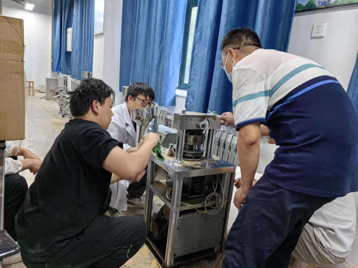 ​3377体育开展衡鉴楼实验室设施设备检修月活动 筑牢教学科研安全防线